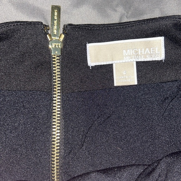 Micheal Kors skirt - Picture 3 of 4